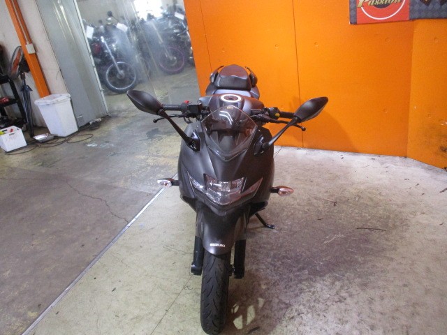 フロントから見てもこの通り状態グッド！ジグサーは純正でＬＥＤにさらにはＡＢＳも装備済み！！